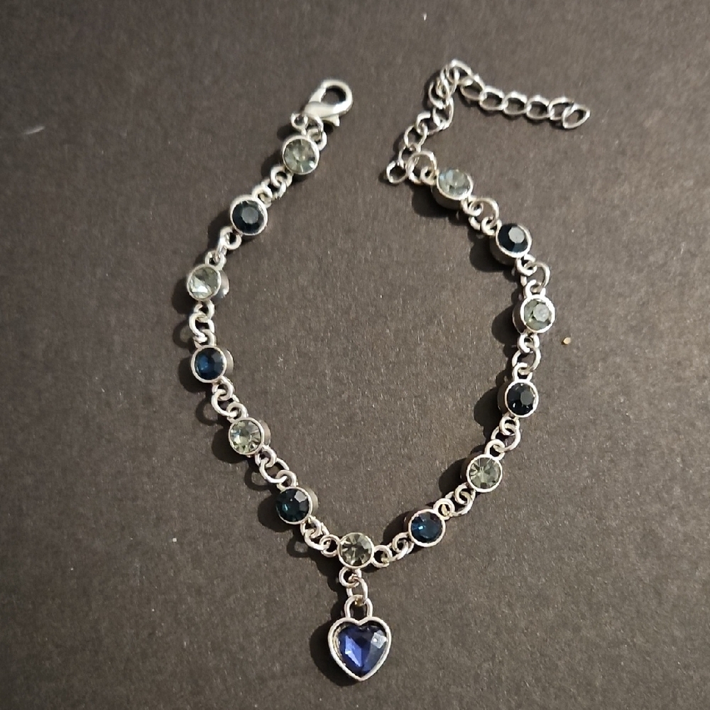 Elegant Silver and Blue Heart Bracelet 1317